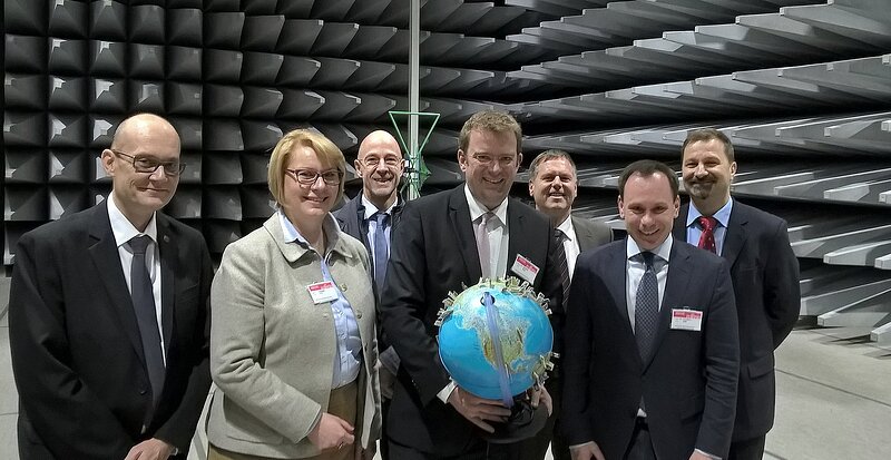 Dr. Reinhard Brandl und Dr. Volker Ulrich bei Fujitsu in Augsburg