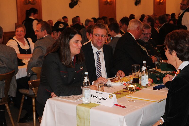 Bürgermeisterin Andrea Mickel und MdB Dr. Reinhard Brandl im Gasthaus Ledl