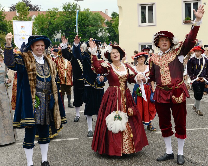MdB Dr. Reinhard Brandl, Hermmine Gmehling und Oberbürgermeister Dr. bernhard Gmehling beim Schlossfest-Festzug; Foto: Xaver Habermeier