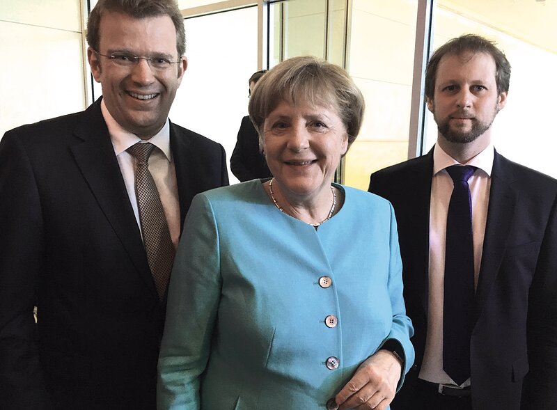 MdB Dr,. Reinhard Brandl, Bundeskanzlerin Angela Merkel und Jakob David Rattinger im Berliner Reichstag