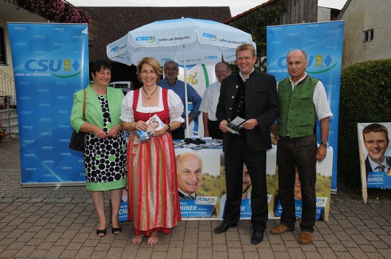 Bürgermeisterin Rita Böhm, Landtagskandidatin Tanja Schorer-Dremel, Bundestagsabgeordneter Dr. Reinhard Brandl und Bezirksrat Reinhard Eichiner in Kinding 