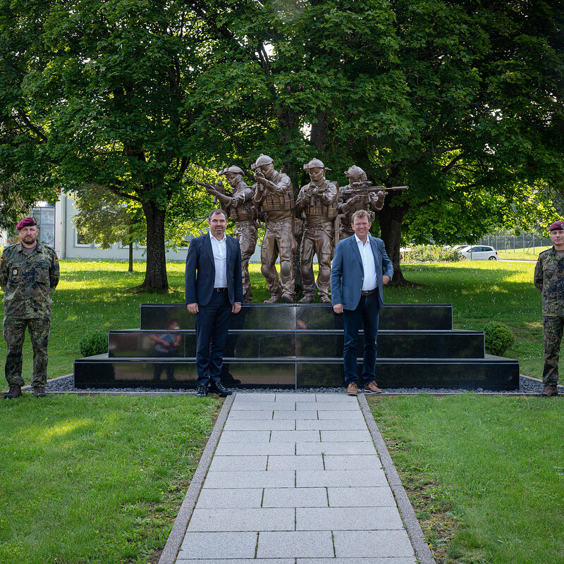 Reinhard Brandl gemeinsam mit Florian Hahn auf Truppenbesuch beim KSK in Calw