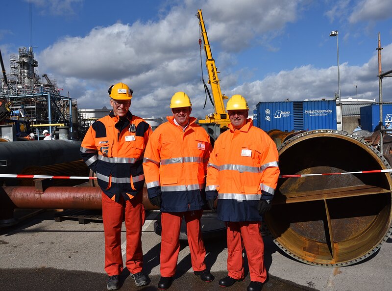 Raffinerie-Direktor Gerhard Fischer, MdB Dr. Reinhard Brandl und Landrat Anton Knapp