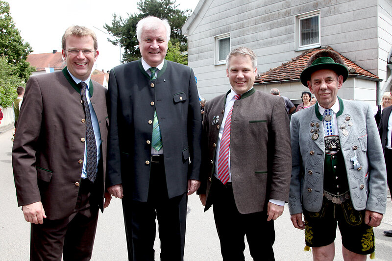 Ministerpräsident Horst Seehofer mit Reinhard Brandl, OB Chritian Lösel und dem Festleiter
