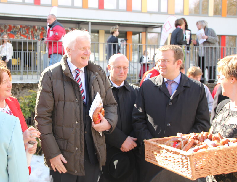 Ministerpräsident Horst Seehofer, Landrat Anton Knapp und Dr. Reinhard Brandl MdB an der Ickstatt-Realschule; Foto: Ickstatt-Realschule