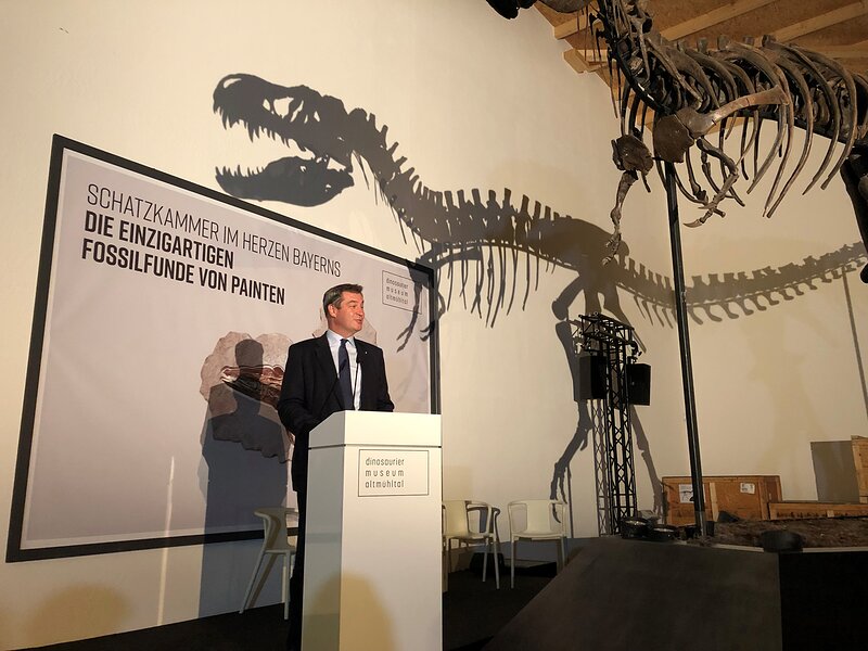 Ministerpräsident Dr. Markus Söder im Dinosaurier-Park; Foto: R. Brandl