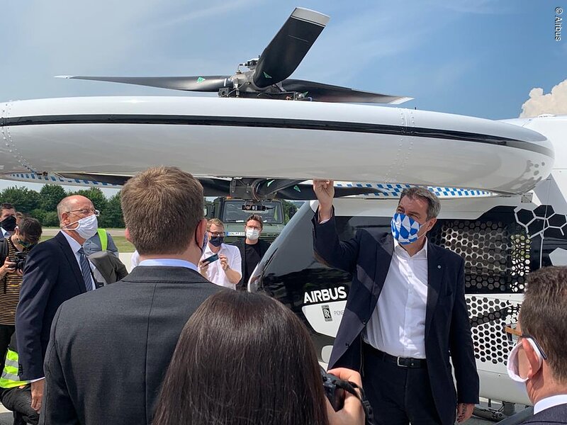 Damals noch in Donauwörth auf Tuchfühlung mit dem City Airbus: Ministerpräsident Dr. Markus Söder.