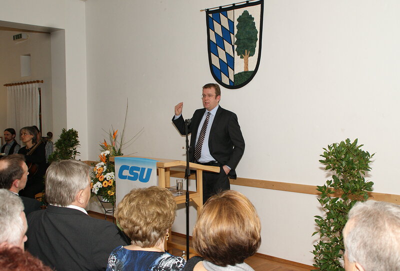 MdB Dr. Reinhard Brandl bei seiner Rede im Kloster Kösching