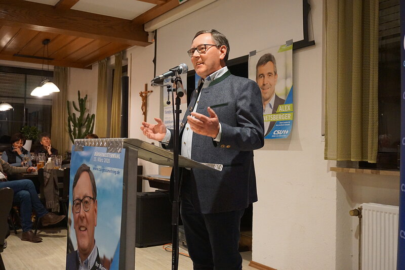 Bürgermeisterkandidat Thomas Heindl bei seiner Vorstellungsrede; Foto: Seidenschwarz