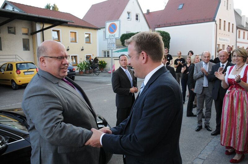 MdB Dr. Reinhard Brandl begrüßt Bundesminister Dr. Peter Altmaier