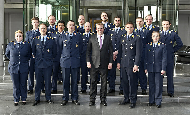 Dr. Reinhard Brandl mit den Gästen aus Jagel; Foto: Deutscher Bundestag