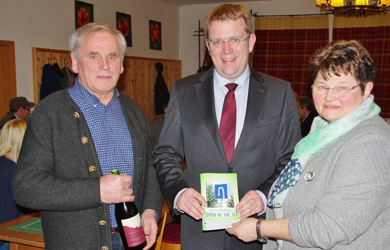 Konrad Strobel, Dr. Reinhard Brandl und Maria Weidenhiller in Pietenfeld