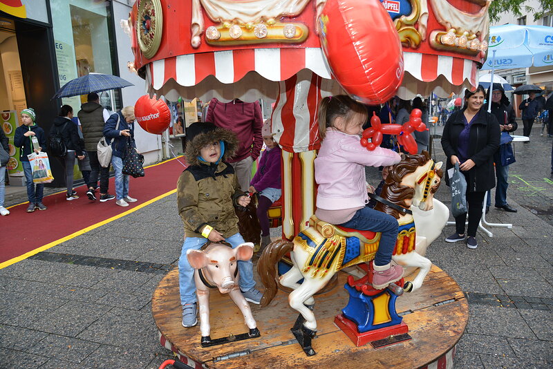 Kindertag in der Fußgängerzone; Foto: Kajetan Kastl