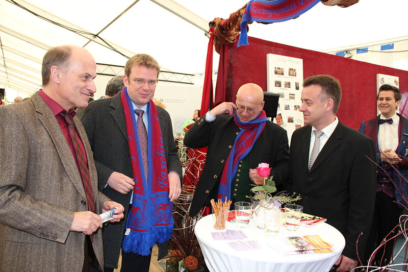 Reinhard Eichiner, Reinhard Brandl, Anton Knapp und Jürgen Hauke beim Messerundgang