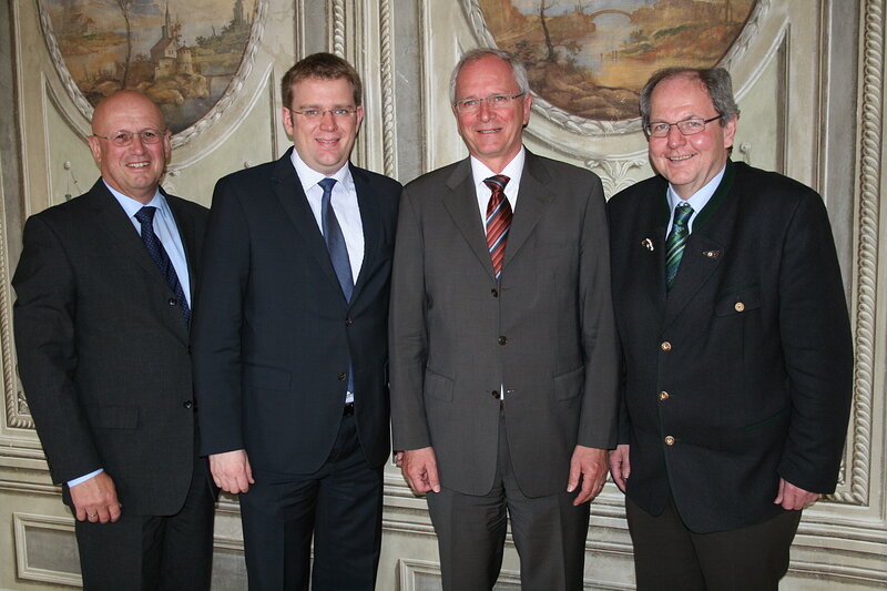 Landrat Anton Knapp, MdB Dr. Reinhard Brandl, Gunther Schlosser und Alfred Schimmer