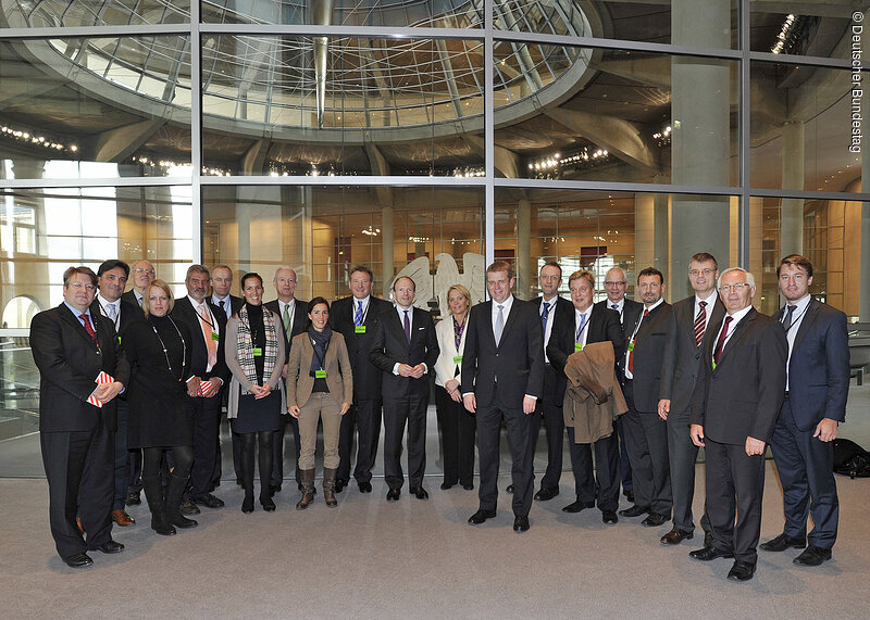 Reinhard Brandl mit den Mitgliedern der IHK München und Oberbayern