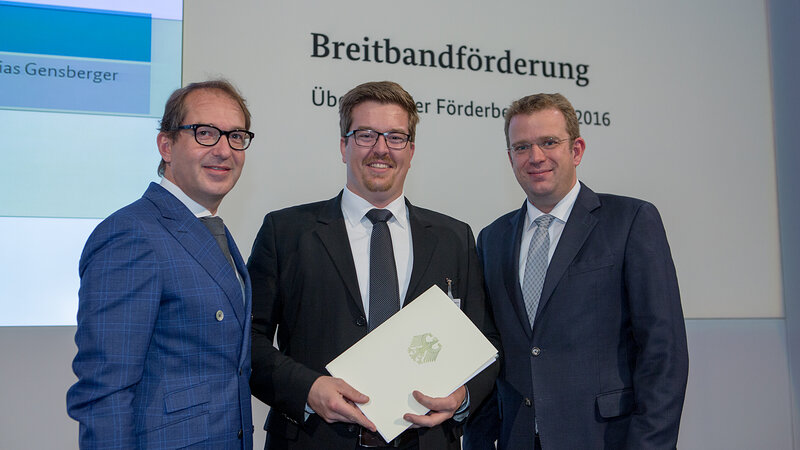 Bundesminister Alexander Dobrindt, Bürgermeister Tobias Gensberger und MdB Dr. Reinhard Brandl