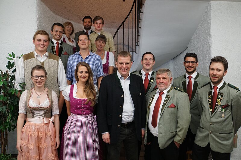 Reinhard Brandl mit dem Festausschuß des SC Tauberfeld; Foto: Andrea Schödl Reinhard Brandl mit dem Festausschuß des SC Tauberfeld; Foto: Andrea Schödl