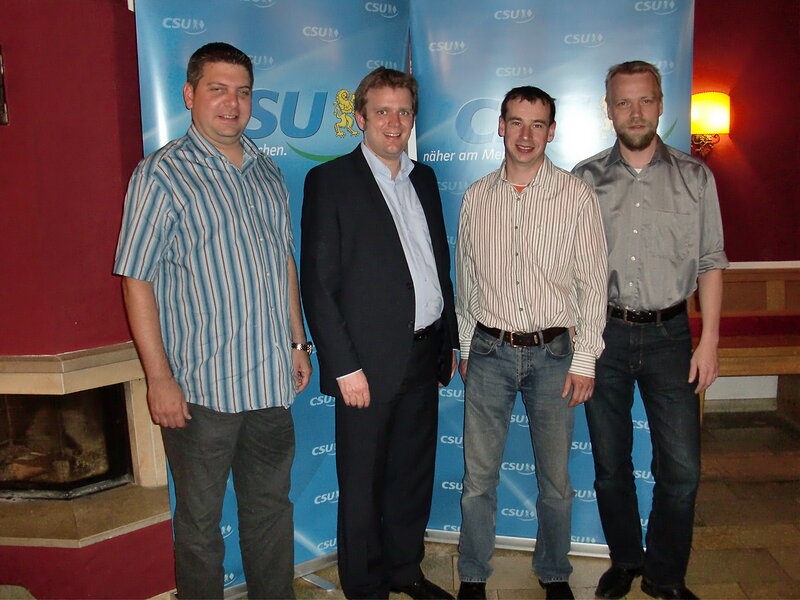 im Bild von links: stv. CSU-OV Christian Schmidt, Reinhard Brandl, CSU-OV Rainer Spreng, JU-Ortsvorsitzender Florian Mayer