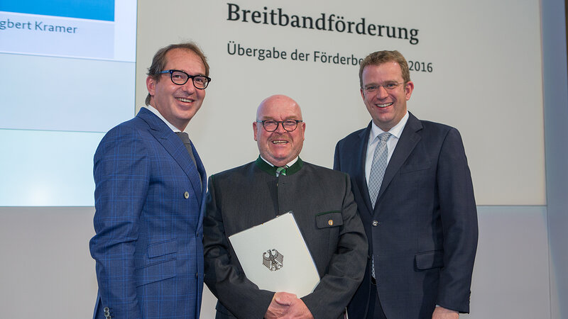 Bundesminister Alexander Dobrindt, Bürgermeister Wigbert Kramer und MdB Dr. Reinhard Brandl