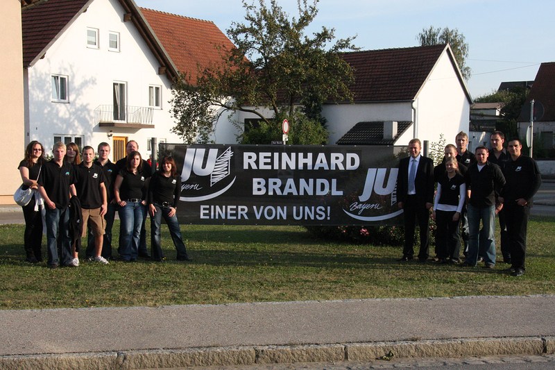 Reinhard Brandl und die JU Eitensheim am Wahltag