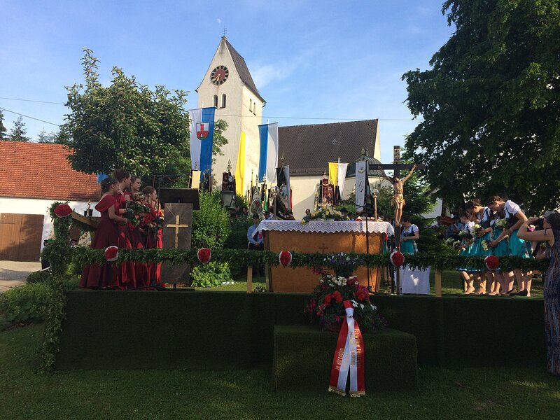 Der Altar in der Ortsmitte von Wengen