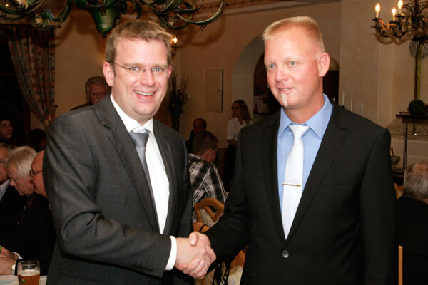 MdB Dr. Reinhard Brandl gratuliert Bürgermeisterkandidat Michael Böhm