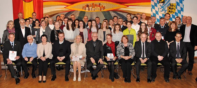 Die geehrten Bürgerinnen und Bürger aus Buxheim mit den Ehrengästen