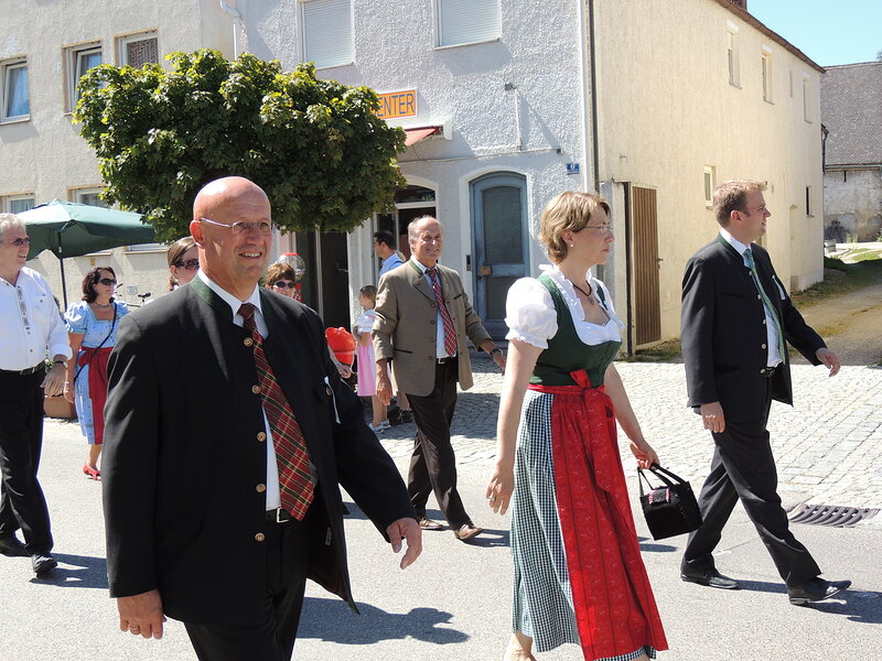 Landrat Anton Knapp, stv. Landrätin Tanja Schorer-Dremel und MdB Dr. Reinhard Brandl beim Festzug in Gaimersheim