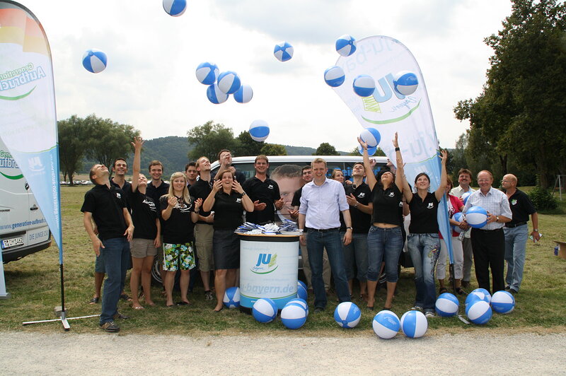 Das JU Team beim Infostand an der Kratzmühle