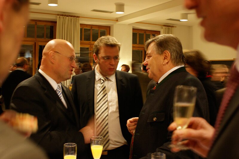 R. Brandl im Gespräch mit Landrat Anton Knapp und Bürgermeister Max Schöner
