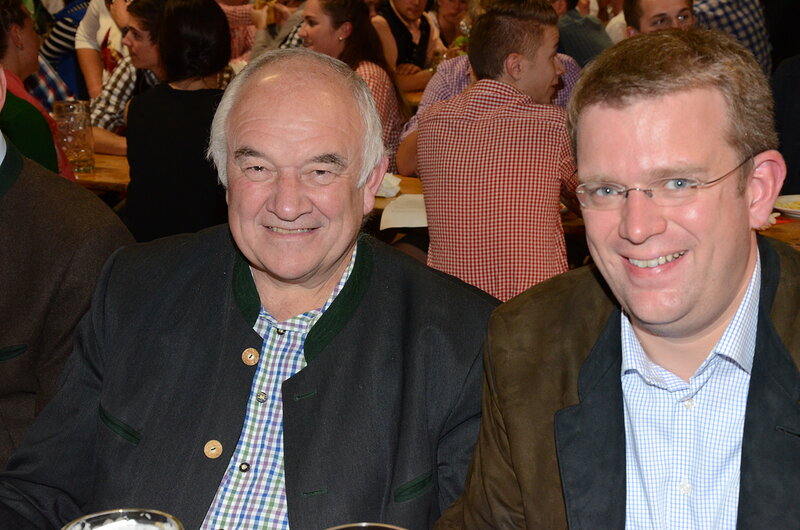 Bürgermeister Hans Mayer und Reinhard Brandl beim Mindelstettner Markt