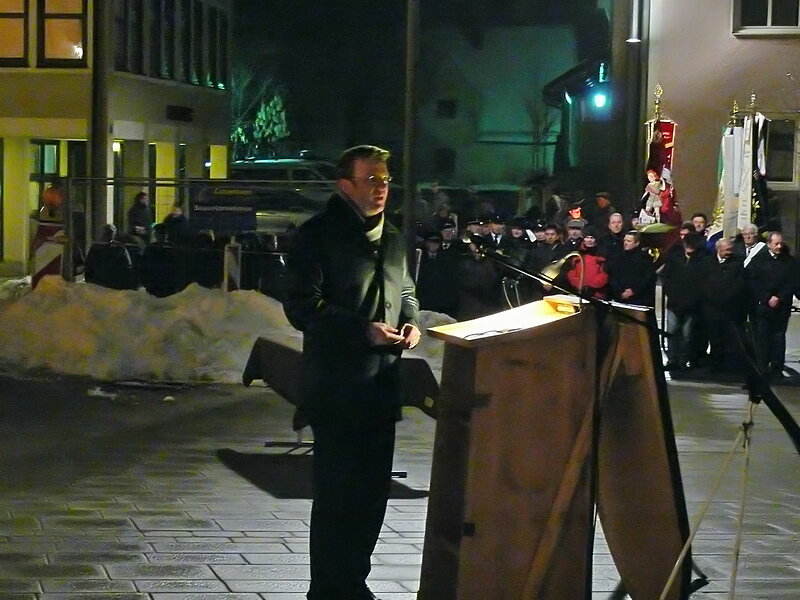 MdB Dr. Reinhard Brandl bei seinem Grußwort am Marktplatz in Pförring