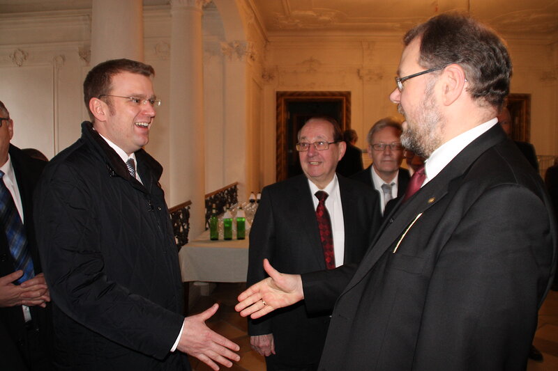 Reinhard Brandl wünscht dem Vorsitzenden des Diözesanrates, Christian Gärtner, ein gutes neues Jahr / Foto: Marco Schneider Reinhard Brandl wünscht dem Vorsitzenden des Diözesanrates, Christian Gärtner, ein gutes neues Jahr / Foto: Marco Schneider