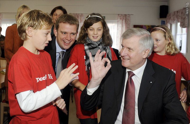 Ministerpräsident Horst Seehofer und MdB Dr. Reinhard Brandl zu Besuch im Gehörlosenzentrum Ingolstadt