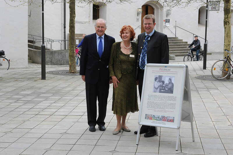 Bürgermeister Sepp Mißlbeck, Mathilde Greil und Reinhard Brandl