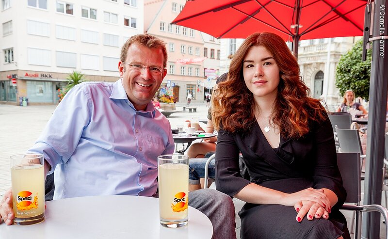 Dr. Reinhard Brandl und Patenkind Lara Lenhart; Foto: Cornelia Hammer