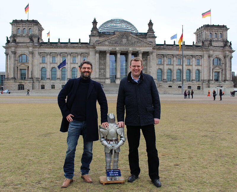 Drei Ritter vor dem Berliner Reichstag