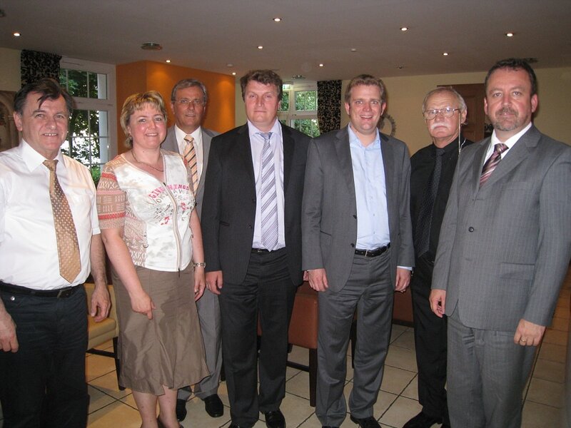 Reinhard Brandl, Andreas Orendi, Stefan Mlynarzek, Dr. Fabritius, Hans Süßbauer und Simona Rottenkolber bei der UdV-Gründungsversammlung 