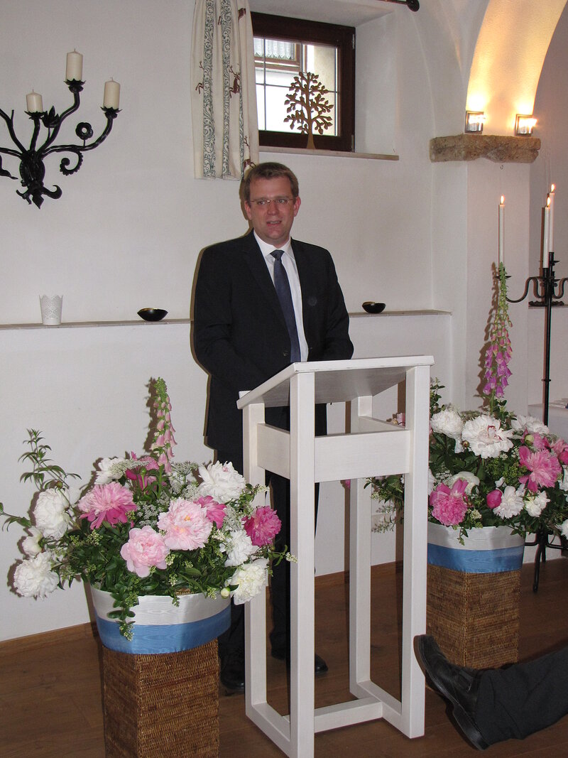 MdB Dr. Reinhard Brandl bei seinem Grußwort in Neuburg-Bittenbrunn