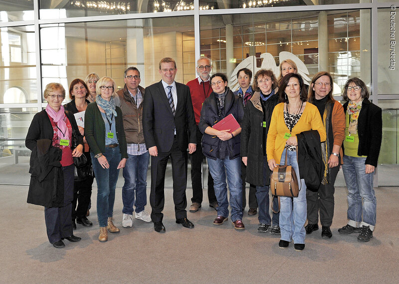 Die Gäste der Maria-Ward-Fachakademie mit Reinhard Brandl in Berlin