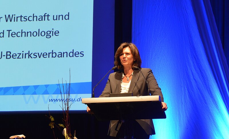 Staatsministerin Ilse Aigner bei ihrer Rede im Ingolstädter Festsaal / Foto: Kajetan Kastl