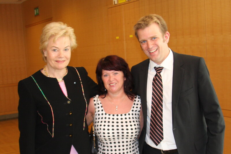 Erika Steinbach mit Rosina Schiesser und Reinhard Brandl am Rande des Kongress.