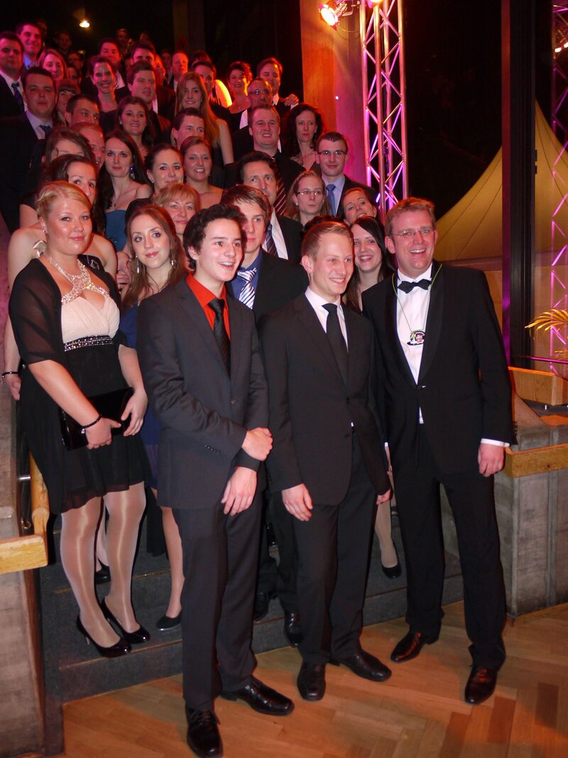 Reinhard Brandl mit den Freunden der JU Eitensheim bei der Schanzer Nacht 2013