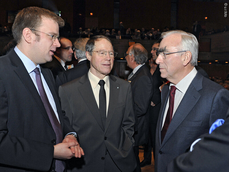 Dr. Reinhard Brandl und Alt-OB Peter Schnell im Gespräch mit Dr. Theodor Waigel