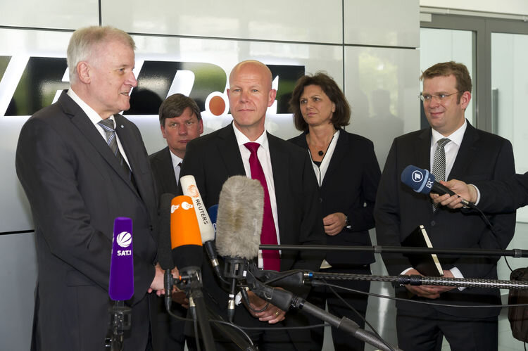 Ministerpräsident Horst Seehofer, Geschäftsführer Thomas Homberg, Staatsministerin Ilse Aigner und MdB Dr. Reinhard Brandl