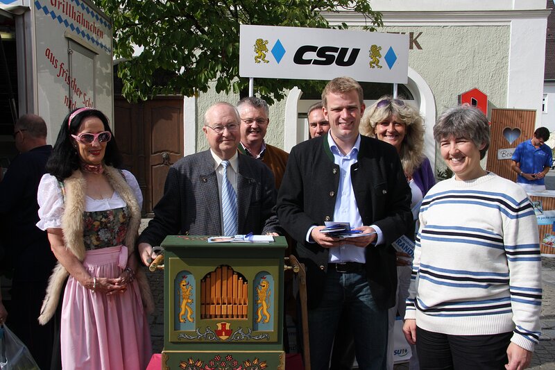 Manfred Ludwig, Alfred Lengler und Reinhard Brandl am Infostand in Schrobenhausen