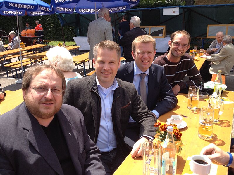 Pfarrer Martin Geistbeck, Christian Lösel und Reinhard Brandl beim Pfarrfest in St. Pius