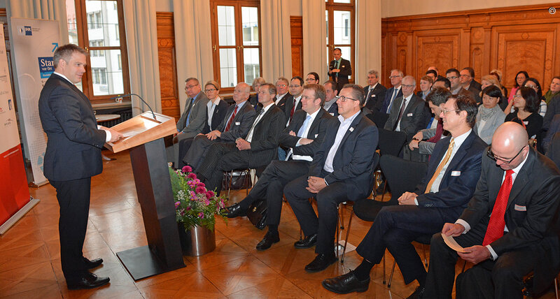 Oberbürgermeister Dr. Christian Lösel begrüßt die Gäste; Foto: Bernd Betz