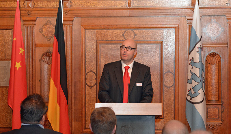Generalkonsul Helmut Lüders im Historischen Sitzungssaal - Foto: Bernd Betz